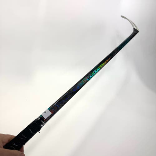 Used Right Bauer Twitch | 40 Flex P28 Curve Grip | BH495