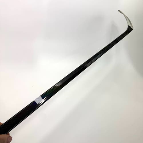 Used Right Black Bauer Nexus Sync | 50 Flex P28 Curve Grip | BH496