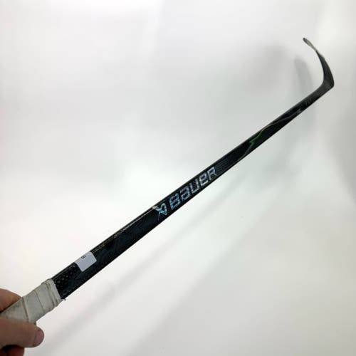 Used Right Black Bauer Vapor Flylite | 77 Flex P90TM Curve Grip | BH504