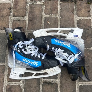Custom Blue 2023 Bauer Vapor Hyperlite 2 Hockey Skates Regular Width Pro Stock 8.5 (Used)