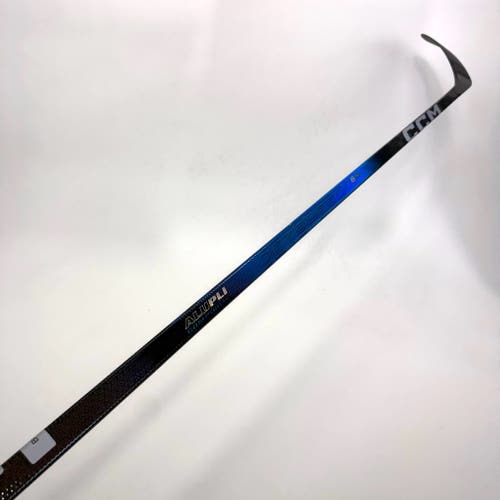 New Right Blue CCM Jetspeed FT8 Pro Curve Grip | 80 Flex P28M Curve Grip | BH509