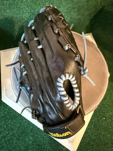 Wilson A2000 RH Pitcher's Baseball Glove 12" (Used)