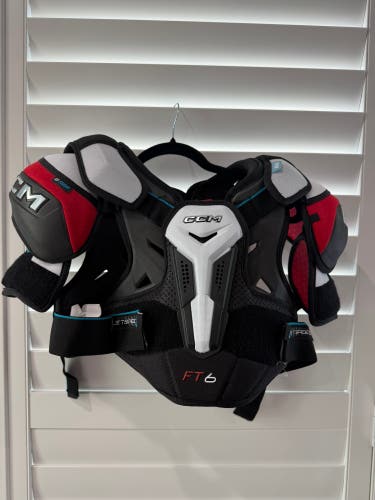 Small Senior CCM JetSpeed FT6 Shoulder Pads (New)