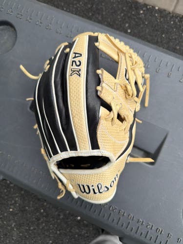 2024 Wilson A2K RH Infield Baseball Glove 11.75" (Used)