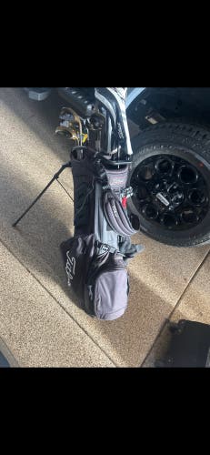 Men's Titleist Bag (Used)