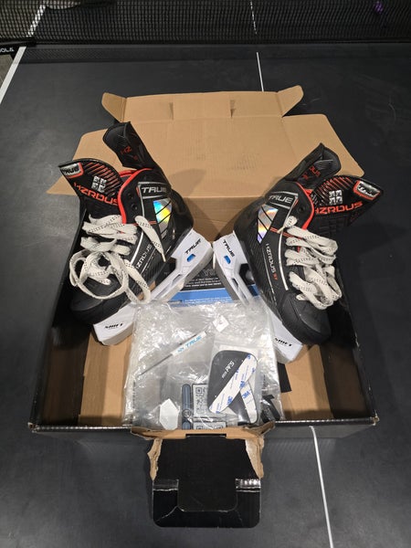 True HZRDUS 9x Hockey Skates Wide Width Size 6.5 (Used)