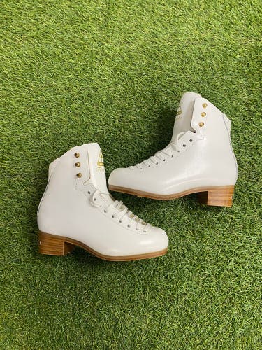 Jackson Ultima Freestyle Figure Skates | Junior 3 (B)