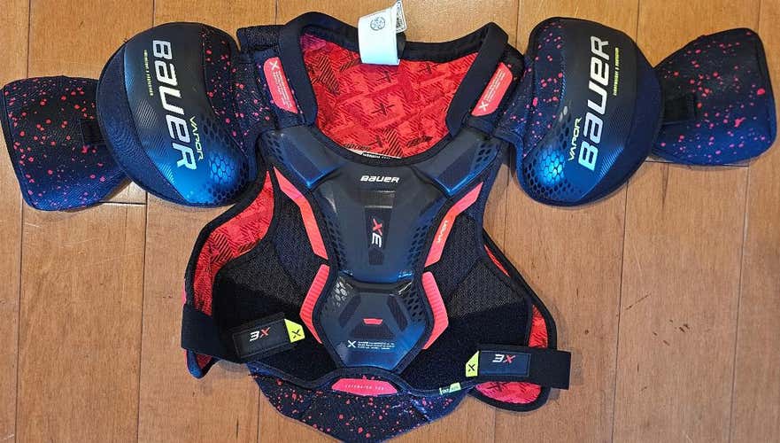 Intermediate Bauer Vapor 3X Size Medium Shoulder Pads (Used)