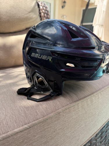 Medium Bauer Re-Akt 155 Helmet (Used)