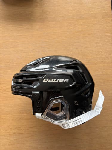 Medium Bauer Re-Akt 155 Helmet (Used)