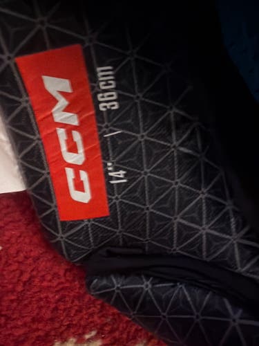 CCM JetSpeed FT6 Pro Gloves 14" (New)