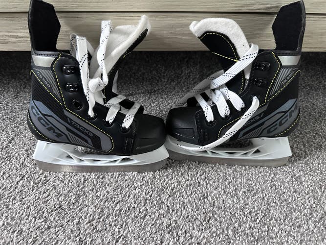 Black CCM AS-550 Hockey Skates Regular Width 8 (New)