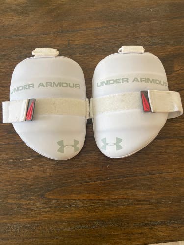 Used Medium  Under Armour Command Pro Bicep Pads