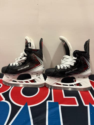 2025 Bauer Vapor Fly40 Junior Hockey Skates Size 1.5 Regular (Like New)