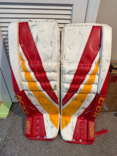 35" CCM Extreme Flex 4 Pro Goalie Leg Pads Pro Stock (Used)