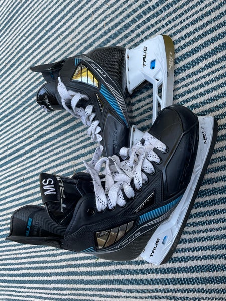 Black 2024 True Pro Custom Hockey Skates Extra Wide Width 9 (Used)
