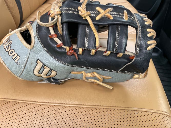2022 Wilson A2000 RH First Base Baseball Glove 12.5" (Used)