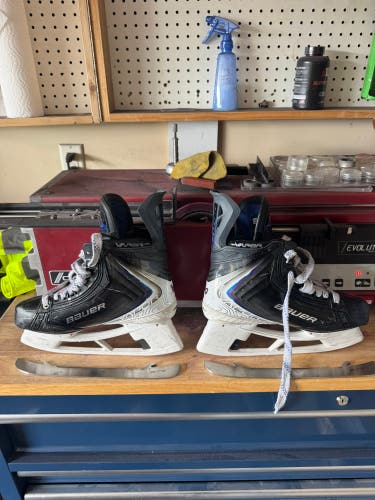 2025 Bauer Vapor Flylite Hockey Skates 8 (Used)