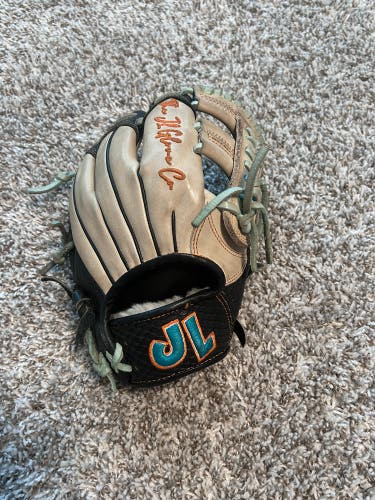 2025 RH Baseball Glove 10.5" (Used)