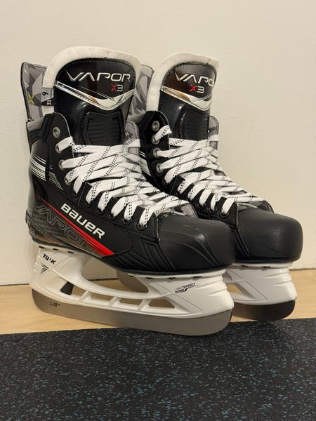 New Bauer Vapor X3 Intermediate Hockey Skates - Extra Wide Size 
