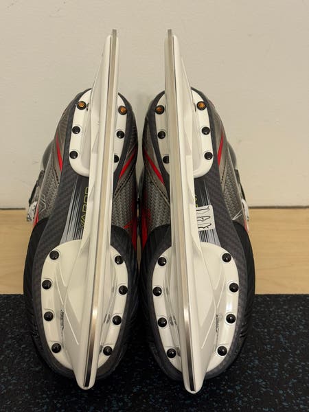 New Bauer Vapor X3 Intermediate Hockey Skates - Extra Wide Size 