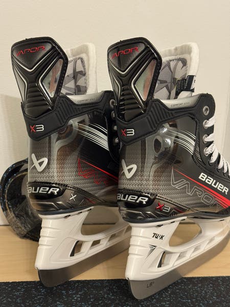 New Bauer Vapor X3 Intermediate Hockey Skates - Extra Wide Size 