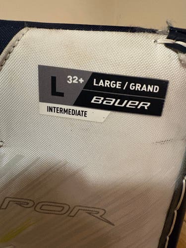 32" Bauer Vapor Goalie Leg Pads (Used)