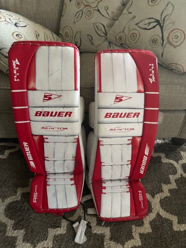 Large Bauer Reactor 2000 Goalie Leg Pads (Used)