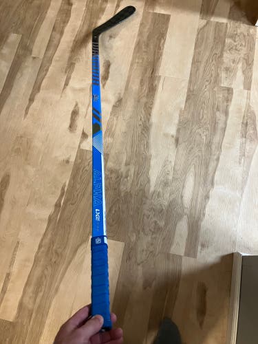 Senior Warrior Alpha LX2 Pro Right Handed Hockey Stick W03 85 Flex Pro Stock (Used)