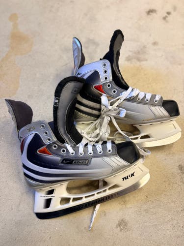 Bauer Vapor XII Hockey Skates Regular Width 8 (Used)