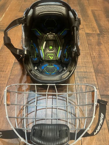 Small Bauer Re-Akt 155 Helmet (Used)