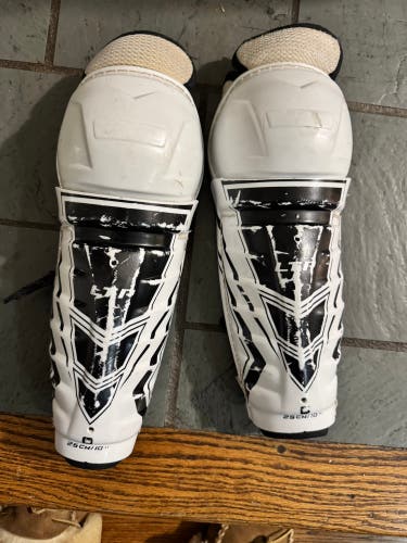 Youth CCM 10" Shin Pads (Used)