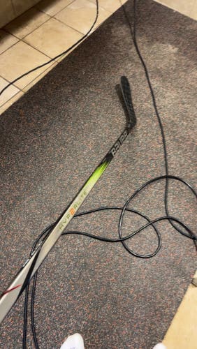 Intermediate Bauer Vapor Hyperlite 2 Left Hand Hockey Stick P92 55 Flex (Used)