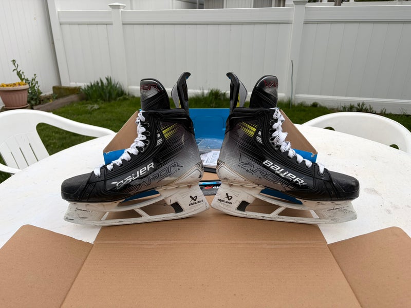 2024 Bauer Vapor Hyperlite 2 Hockey Skates 7.5 (Used)
