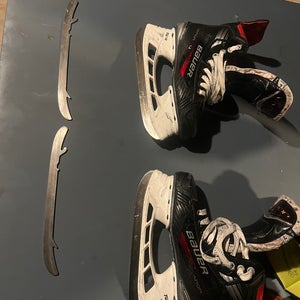 2023 Bauer Vapor X4 Hockey Skates Regular Width Size 4 (Used)