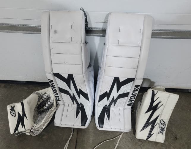 Vaughn Pro return Pads 34+1, glove and blocker pro return Brians