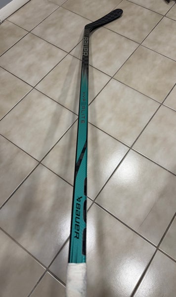 Senior Bauer Vapor Hyperlite 2 Right Handed Hockey Stick P92 77 Flex Pro Stock Used Will Smith’s SJS
