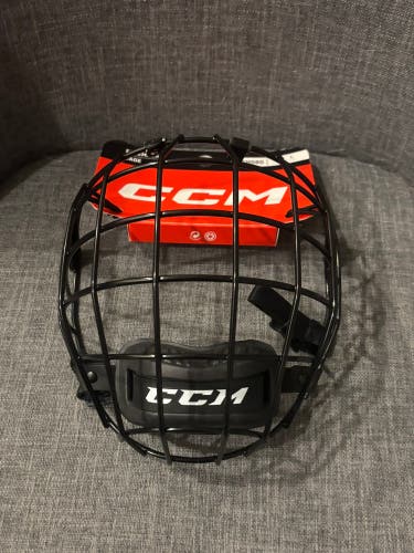 CCM FM580 Hockey Facemask Cage Senior Medium Black New with Hardware