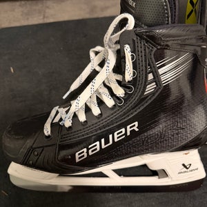 Black 2023 Bauer Vapor Hyperlite 2 Hockey Skates Wide Width 9.5 (Used)