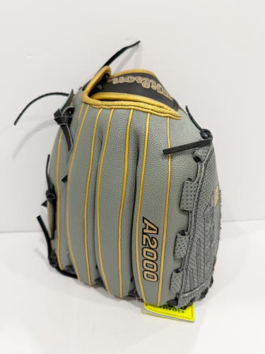 Wilson A2000 Fastfitch Softball Glove Left Hand Thrower