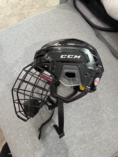 Medium CCM Tacks 210 Helmet (Used) LIKE NEW