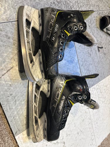 Black Bauer Vapor X Hockey Skates 13.5 (Used)