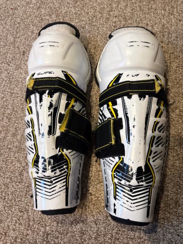 Youth CCM Tacks 9" Shin Pads (Used)