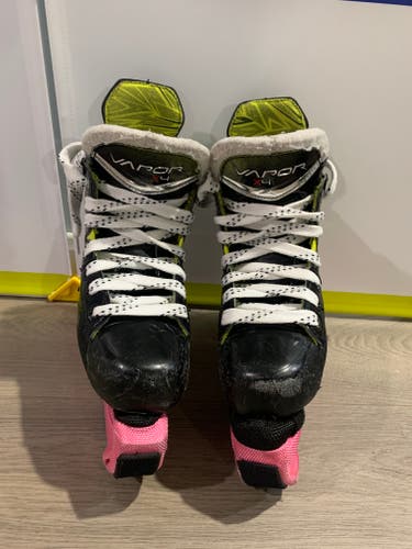 Black Bauer Vapor X4 Hockey Skates Regular Width 12.5 (Used)