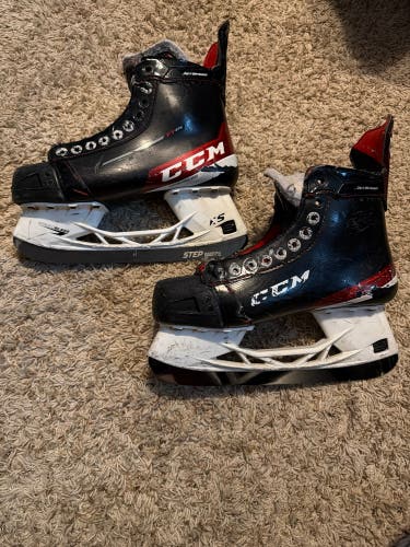 Black/Red 2021 CCM JetSpeed FT475 Hockey Skates Wide Width 8 (Used) (STEPBlacksteel good condition)