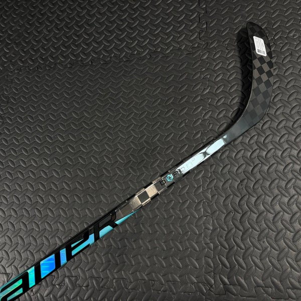 Senior Bauer Pulse Right Handed Hockey Stick P88 77 Flex (New) - Teal