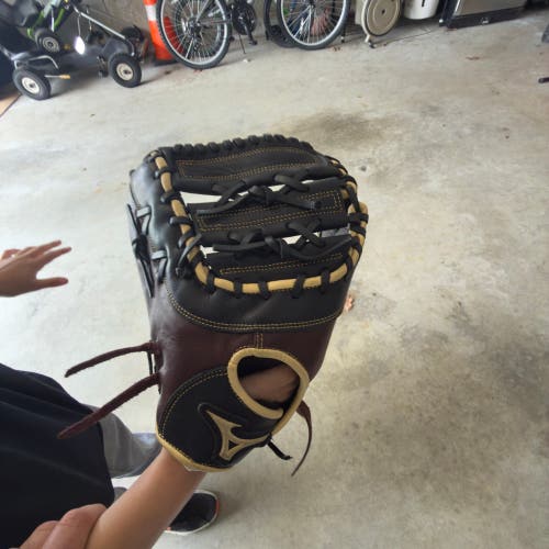 Lefty - Mizuno MVP Prime 12.5'' First Base Mitt: GXF50B3BC Black/Cherry