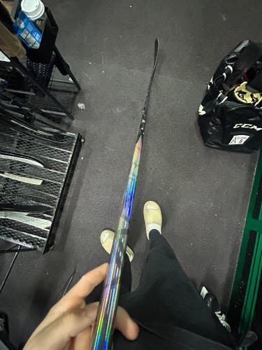Intermediate Bauer Vapor Flylite Right Handed Hockey Stick P28 65 Flex (Used)