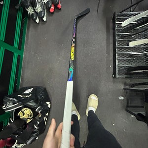 Intermediate Bauer Vapor Flylite Right Handed Hockey Stick P28 65 Flex (Used)