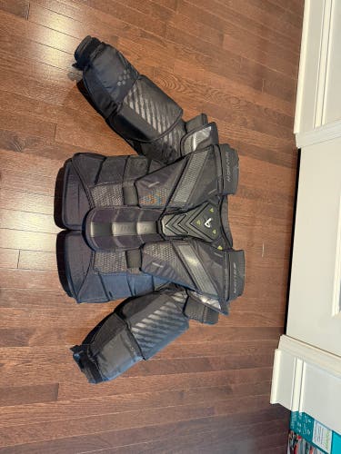 Medium 2024 Bauer Shadow Goalie Chest Protector (Used)